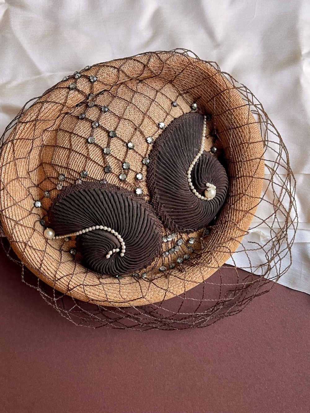 Vintage 1940s Straw Hat With Rhinestones and Brown Netting - Picture 1 of 9